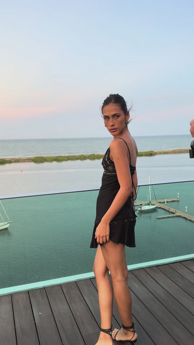 Vestido Bordado Preto